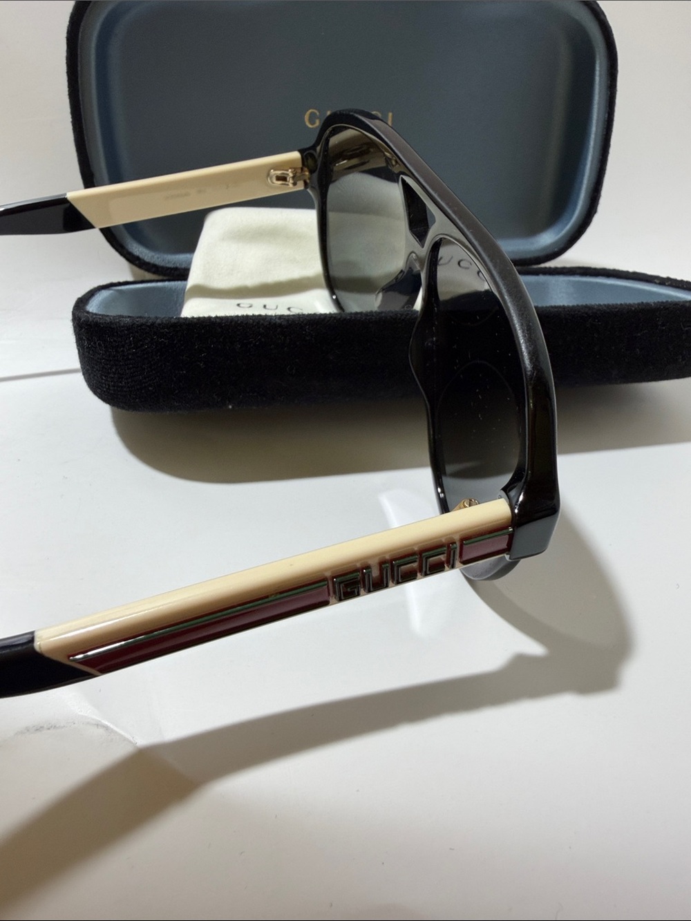 Gucci Men’s Black Sunglasses with Gold and Red Temple Accent - Picture 4 of 5